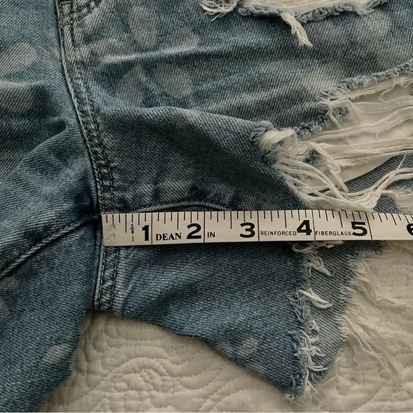 American Eagle Outfitters Distressed Denim Shorts Size 4 - Picture 14 of 16